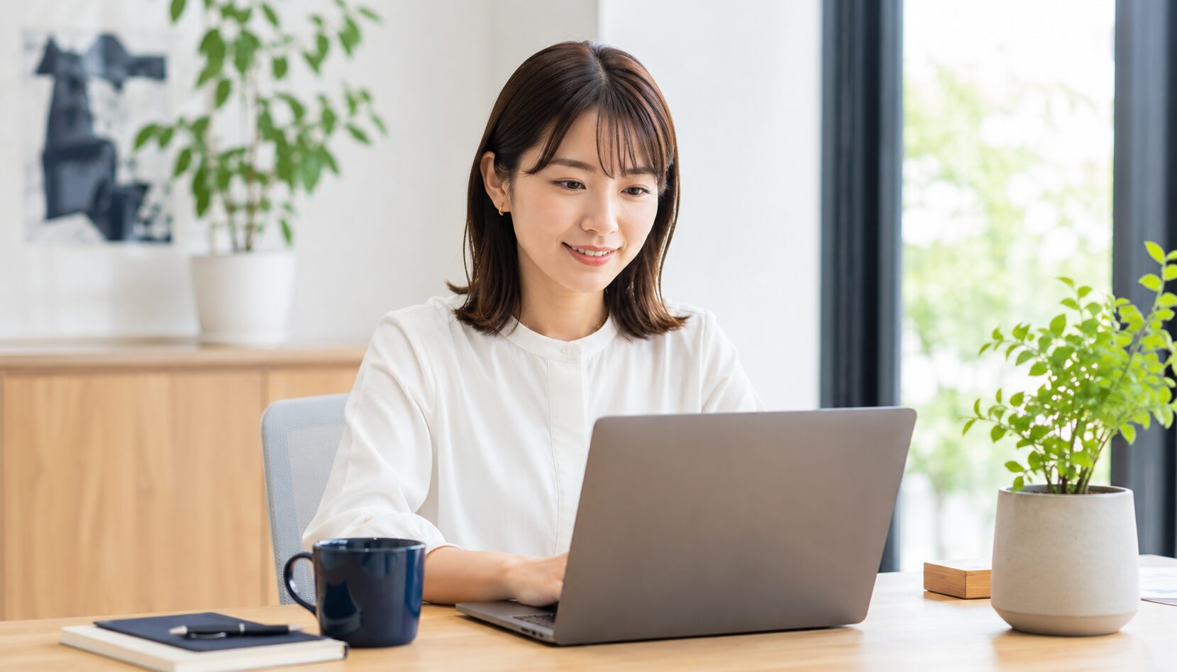 前向きに働く女性
